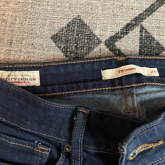 711 Levi’s Skinny Jeans - Picture 2 of 4